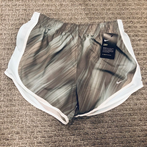 Nike Pants - NWT Nike Dry Size M shorts